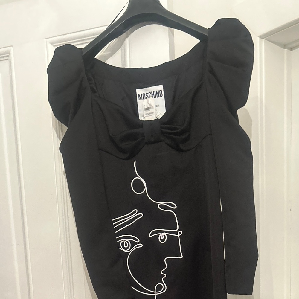 gown - Picture 2 of 8